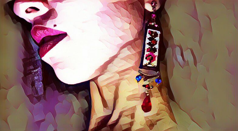 Серьги из атласа. Как Сабина Баймурзаева создала собственный национальный ювелирный бренд
