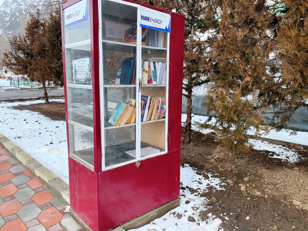 Хорог, ГБАО, Таджикистан, уличный книжный шкаф