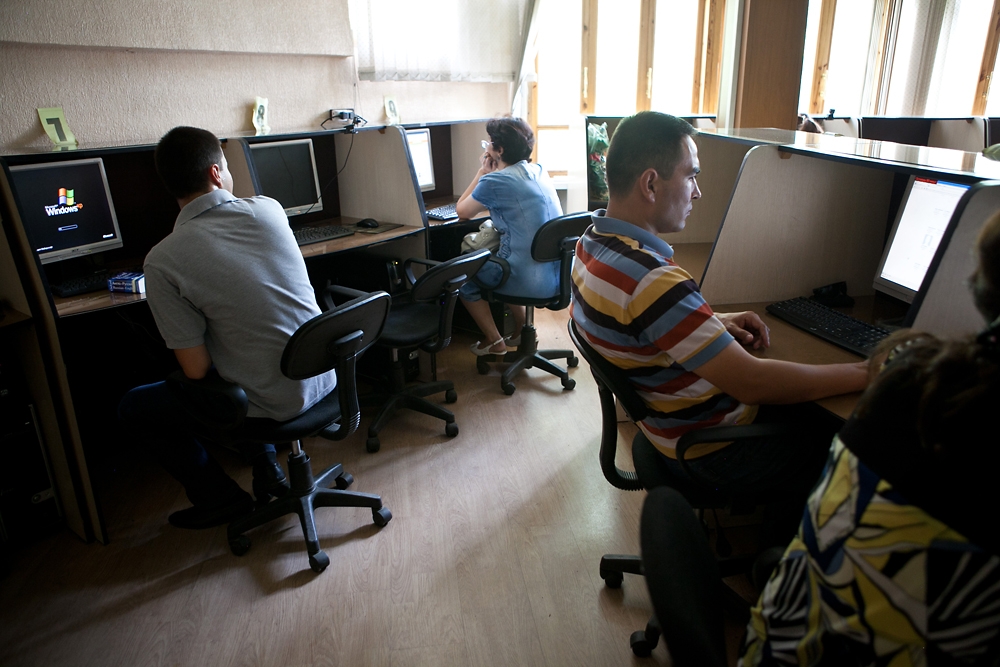 Почему Таджикистан оказался без интернета никто не знает. В республике ожидается пыльная мгла. Коротко о самом главном за сегодня