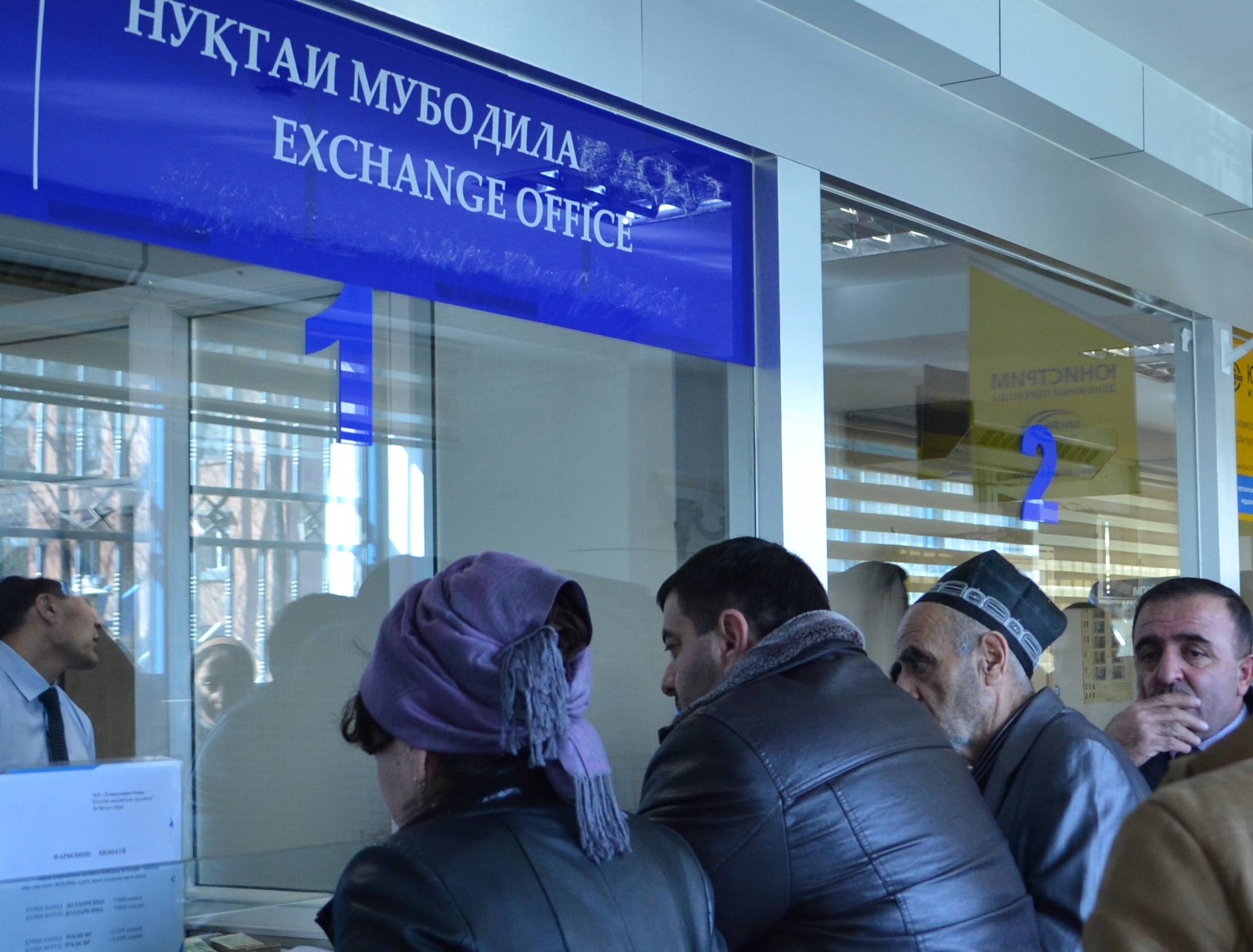 Валюты нет. Таджикскому рынку в день не хватает 25 млн долларов