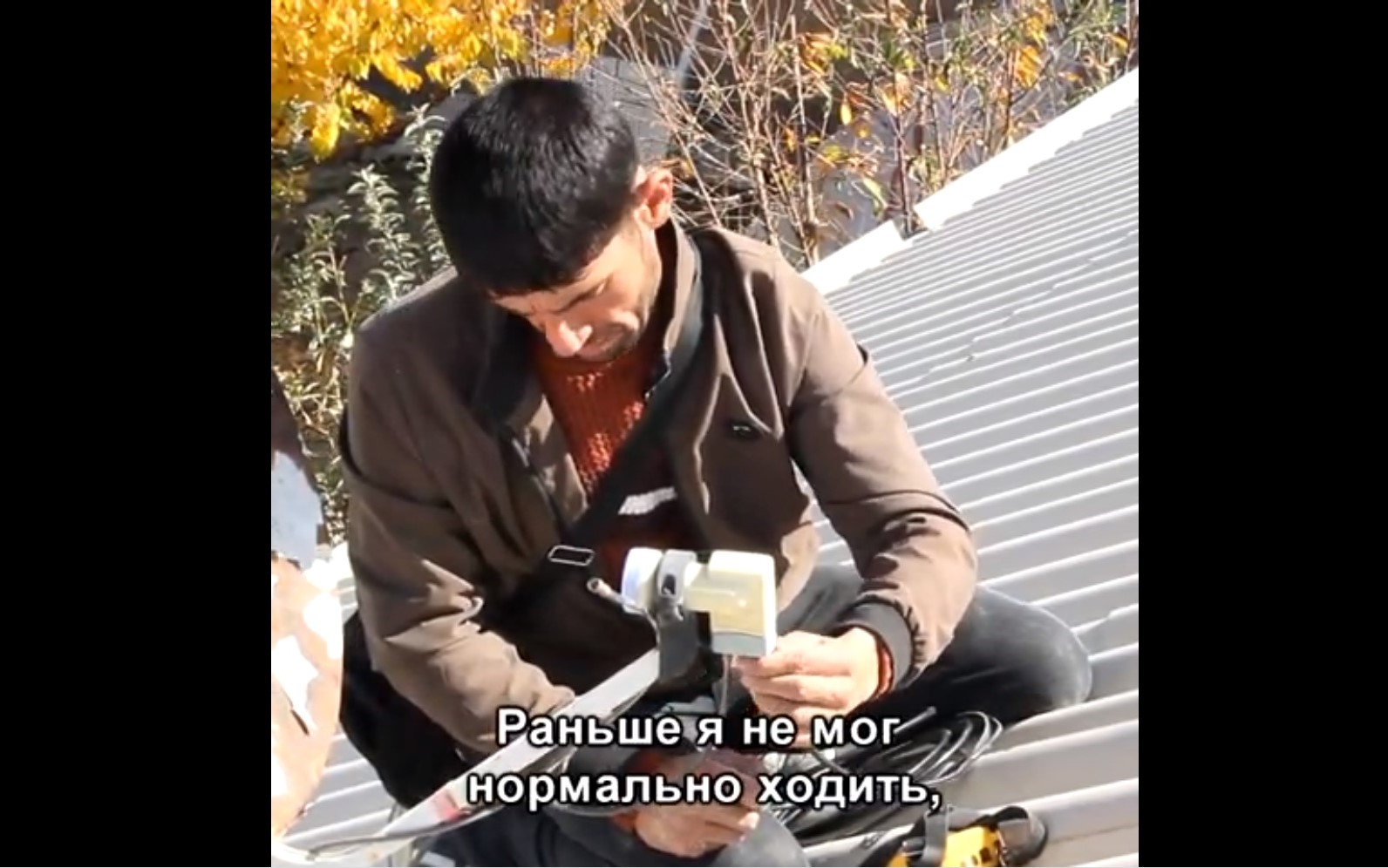 «Меня часто называли сумасшедшим или пьяным». Как молодой человек с ДЦП ремонтирует антенны на крышах