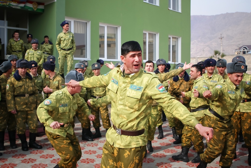 Армейские байки. Как сыграть свадьбу и устроить похороны для мухи в армии