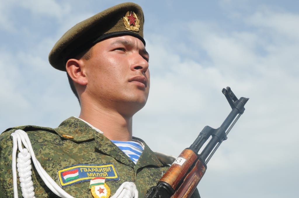 В Таджикистане появилась альтернативная воинская служба. Объясняем что изменилось