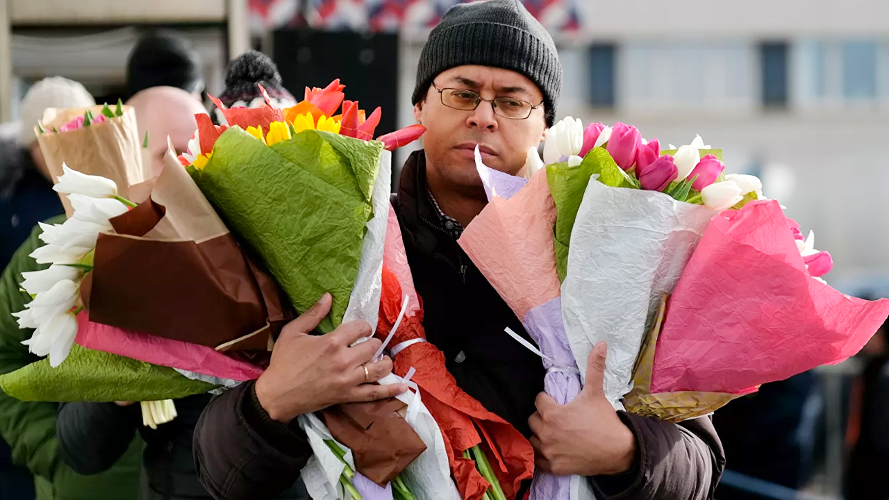 Подарок от сердца. Что подарить женщине на 8 марта?