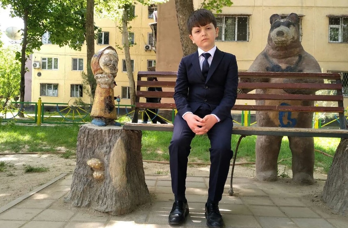 Чӣ тавр Бенямини хурдсол бо бемории худ мубориза мебарад. Қиссаи хонандае, ки дар назди президент гиря карда буд