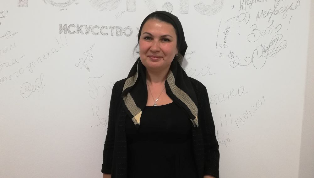 Чудачка Фарангис. Она помогает онкобольным детям и мечтает построить хоспис