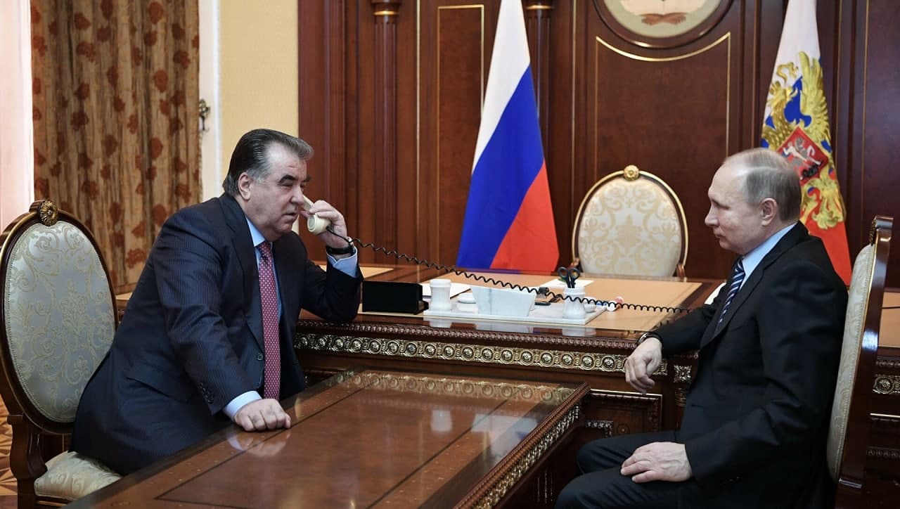Эмомалӣ Раҳмон ва Путин масъалаи зиёд кардани парвозҳоро баррасӣ карданд