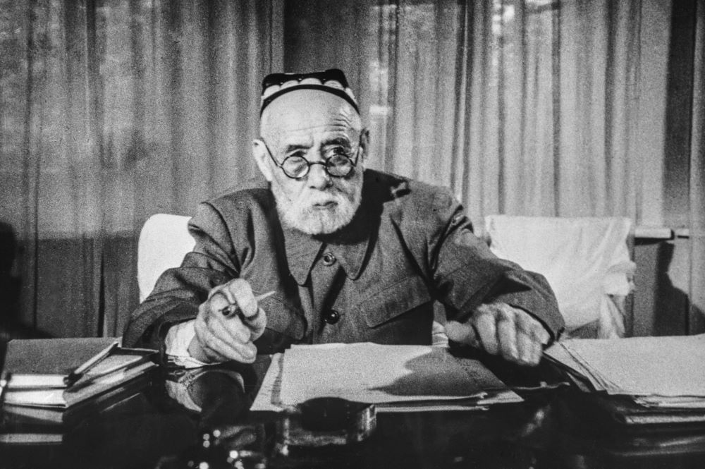Дар бораи Садриддин Айнӣ чӣ медонед? Тест барои санҷиши дониши шумо