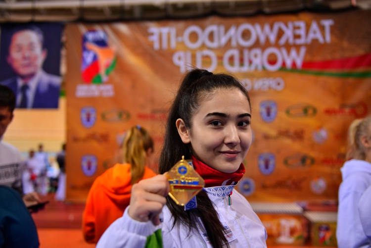 Чӣ тавр тоҷикдухтар 2 карат қаҳрамони ҷаҳон ва устоди варзиш шуд