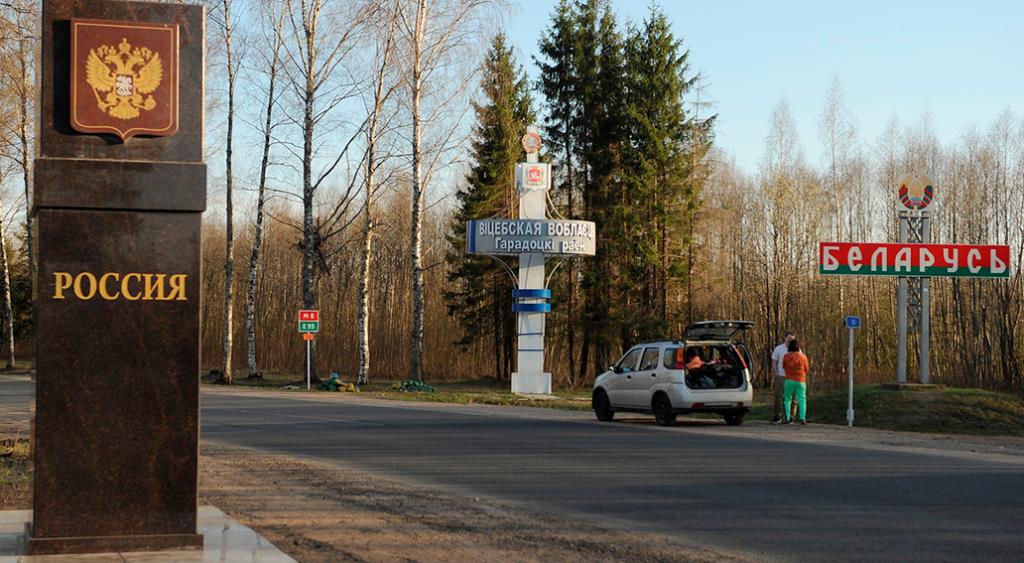 Ихроҷ мекунанд. Аз муҳоҷирони тоҷик хостанд, аз тариқи Белорус ба Русия нараванд