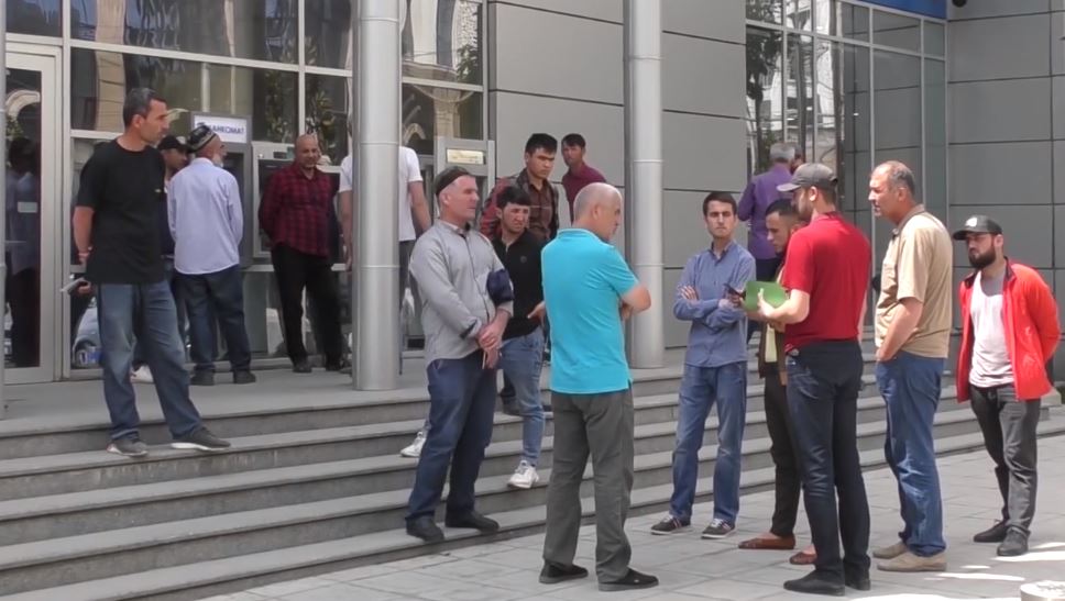 Ширкати “Уральские авиалинии” фурӯхта шудани 2 билет ба 1 ҷойро шарҳ дод