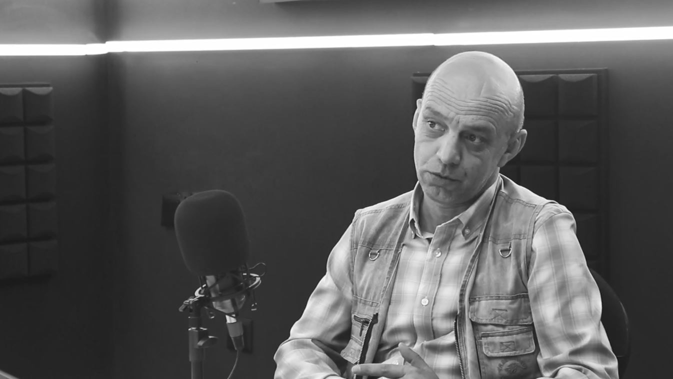 Раҷаб Мирзо: Барои дубора ба даст овардани эътимоди ҷомеа, бояд расонаҳои нав ташкил карда шаванд. Подкасти “Медиаи нав”