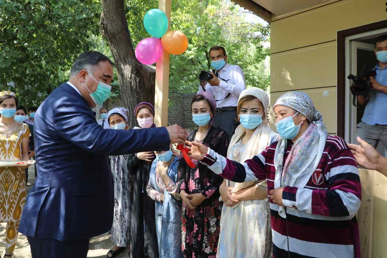 Дар Чоркӯҳ ба зарардидагони  муноқишаи марзӣ калиди хонаҳои навсохтаро супориданд