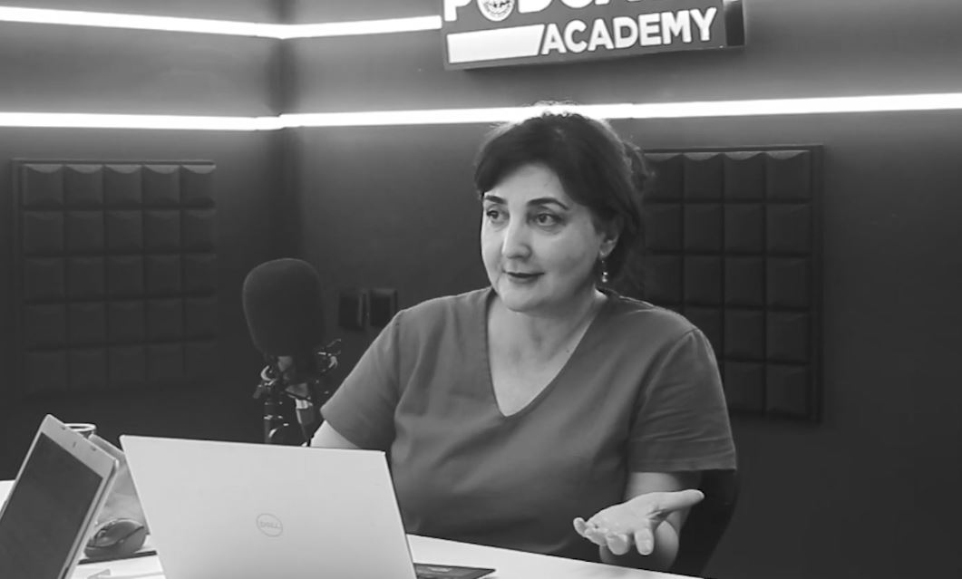 Лола Олимова оиди барномаи муаллифиаш “Нишасти коршиносӣ”. Подкасти “Медиаи нав”