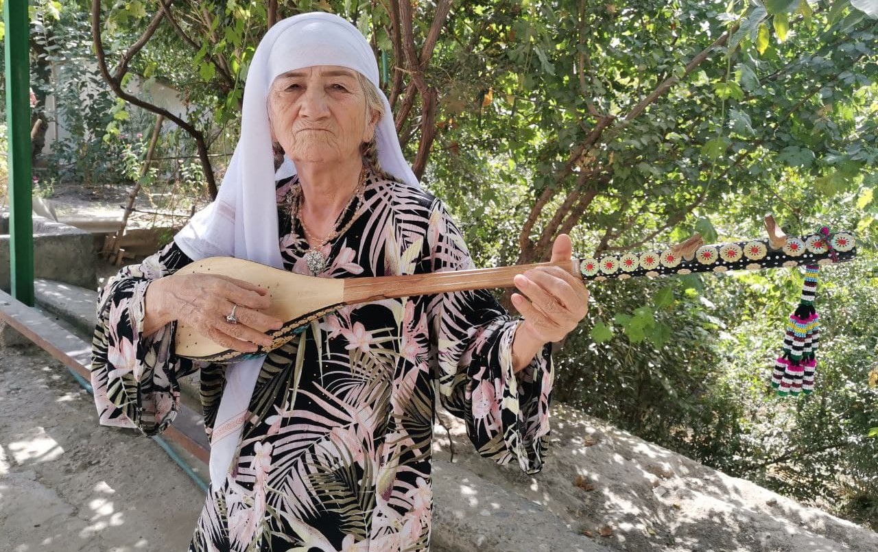 Гулчеҳра Содиқова: "Ба ҳама кишварҳо накҳати тоҷиконаро бо худ мебарам"