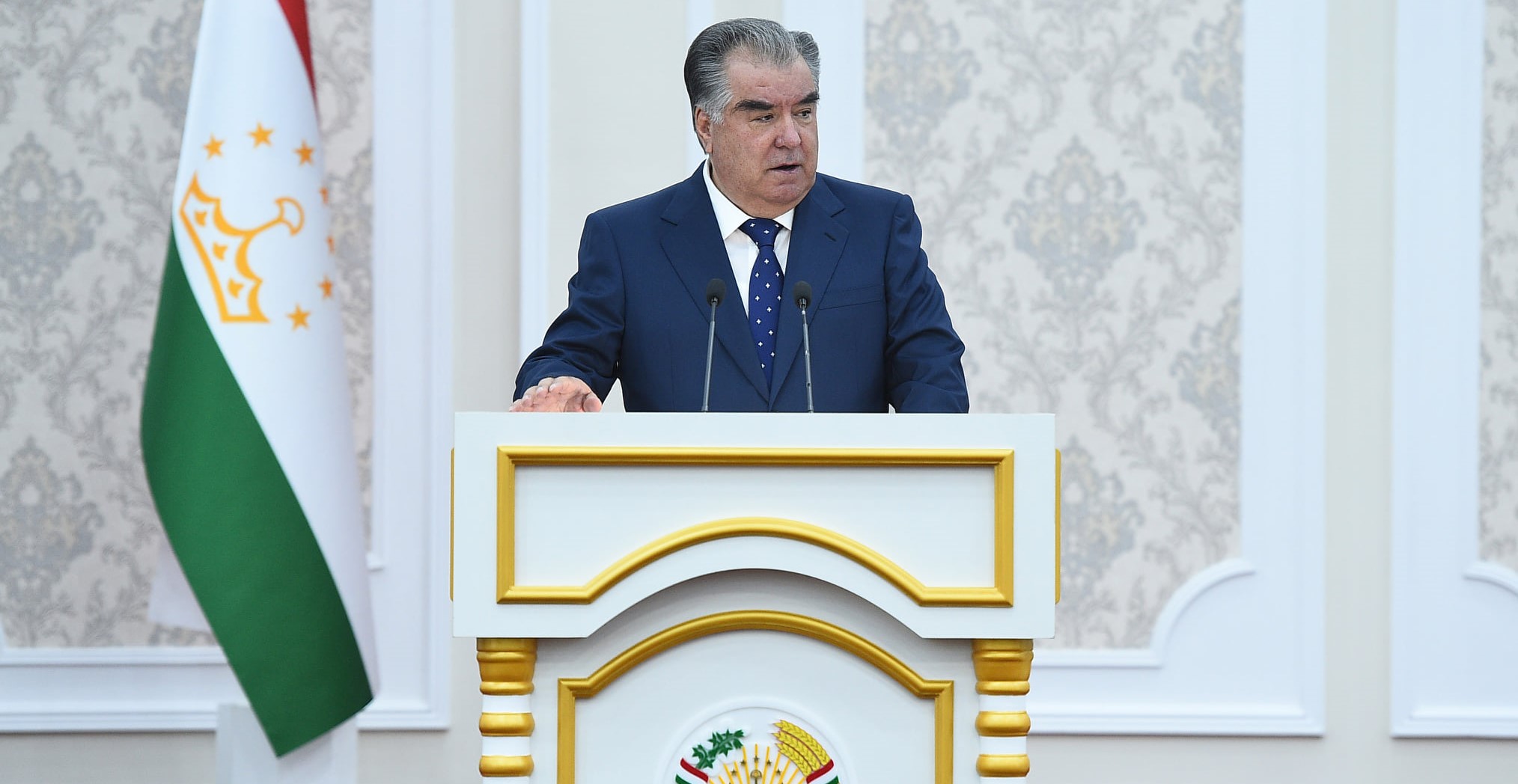 Президент маоши олимони тоҷикро баланд кард, аммо Дисернет онҳоро ба асардӯзӣ муттаҳам намуд