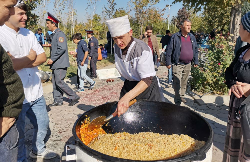 Когда плова – море. Поговорили с поварами на фестивале плова «Оши палав»