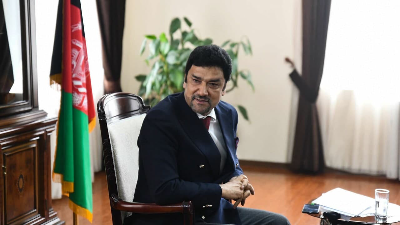 Сафири Афғонистон дар Душанбе гуфтааст, $800 ҳазорро ба Толибон барнамегардонанд