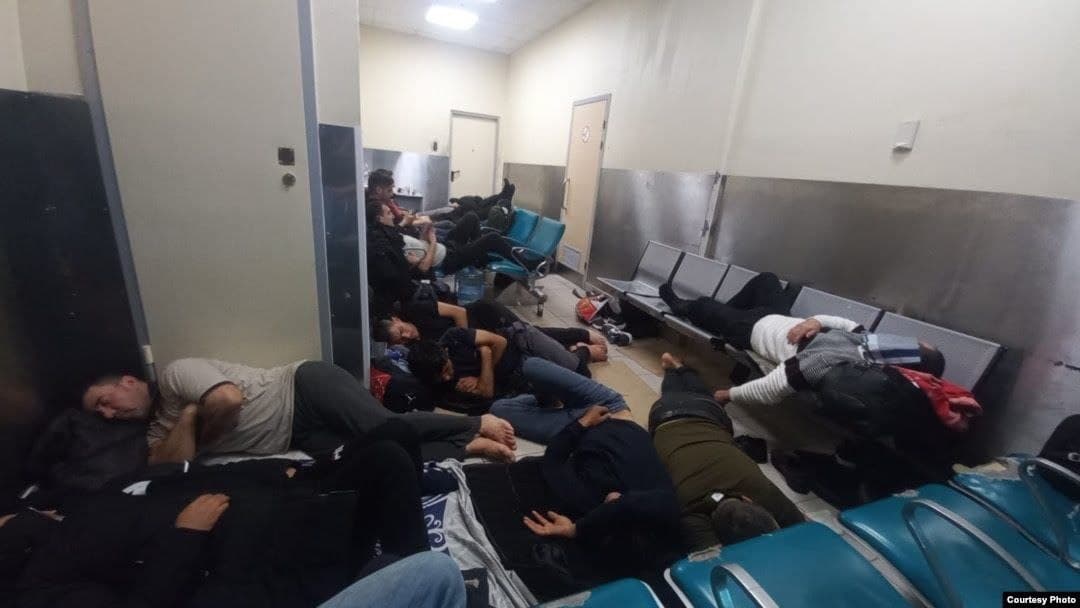 Сафорати Тоҷикистон: қисми зиёди муҳоҷирони дармонда дар Маскав ба ватан бозгардонида шуданд