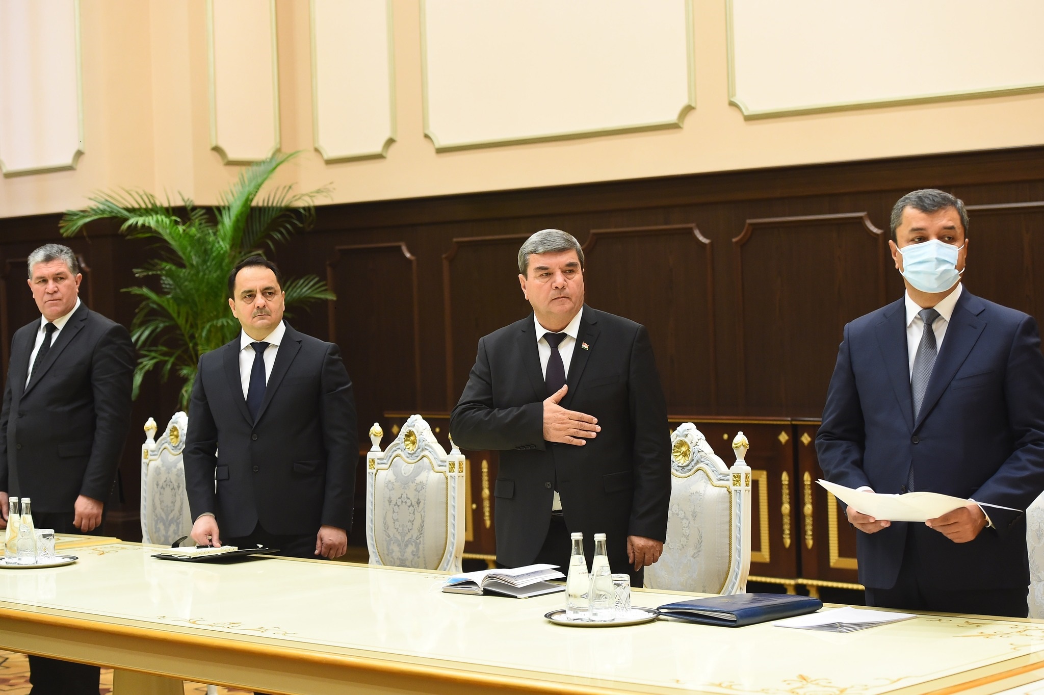 Тағйироти кадрӣ. Вазири кишоварзӣ ва раисони шаҳрҳои Бӯстон, Гулистон ва Истиқлол иваз шуданд