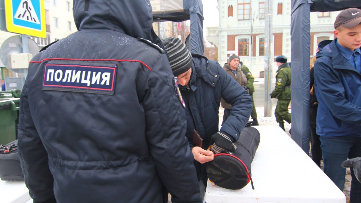 Без права на въезд. В России началось выдворение незаконно находящихся иностранцев