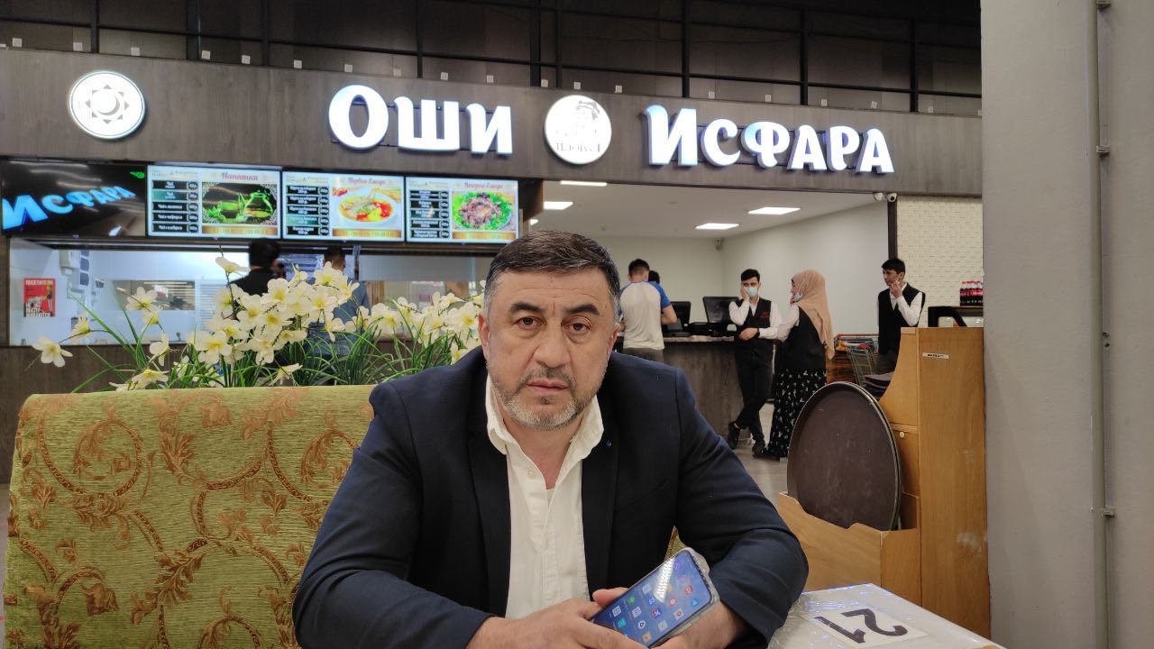 “Оши Исфара” дар Москва. Чӣ тавр соҳибкори тоҷик дар Русия чойхонаи миллӣ кушод?