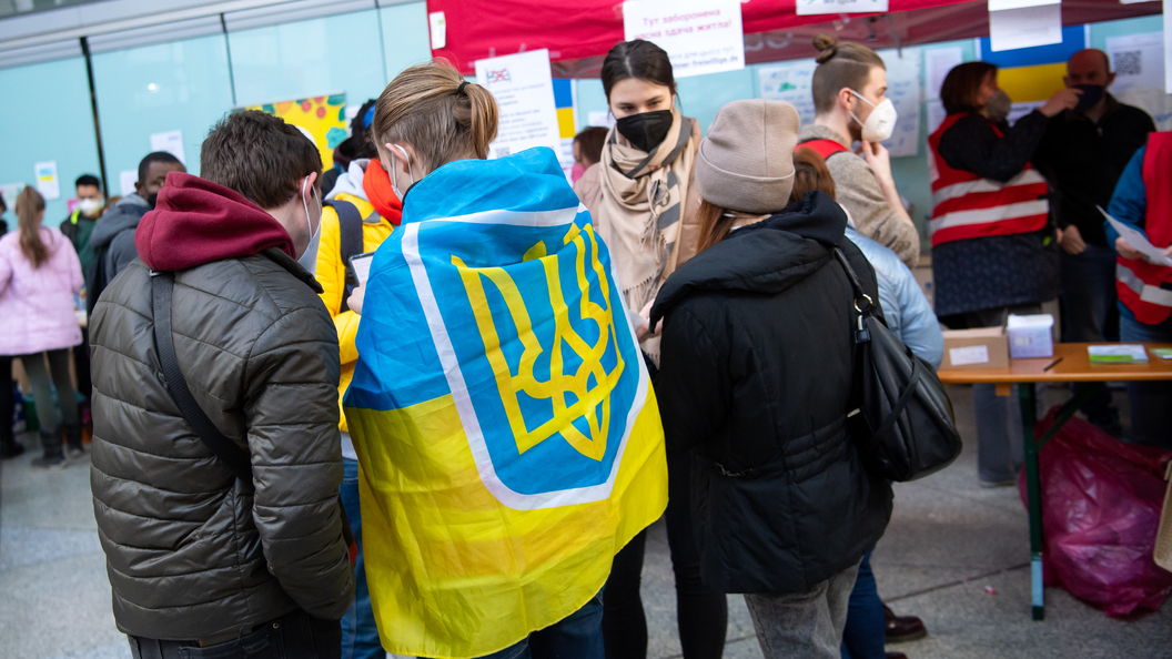«Это наш ответ на войну». Как русскоязычные выходцы из бывшего СССР помогают украинским беженцам в Европе