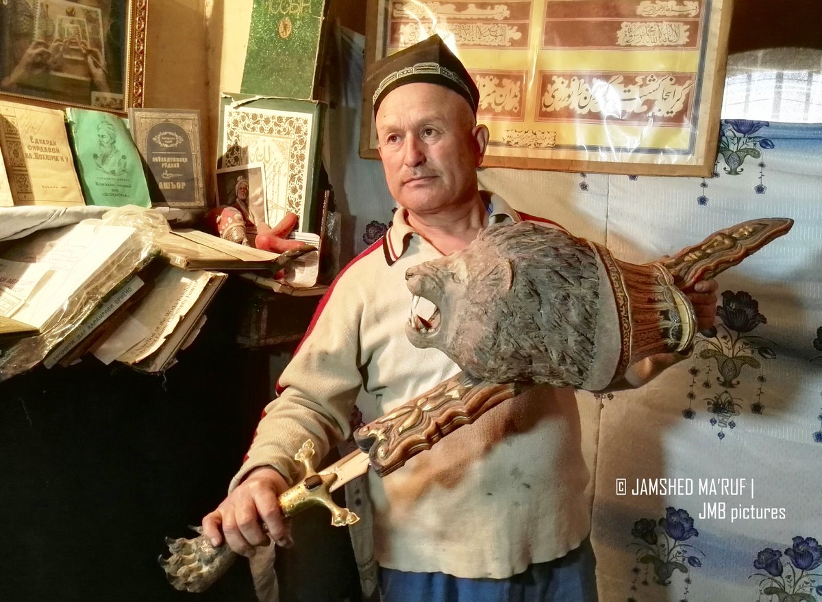 На ножах. Как истаравшанский ремесленник изготавливает национальные кинжалы и мечи