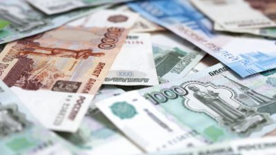Қурби доллар ва евро нисбати сомонӣ қариб бетағйир боқӣ мемонанд.