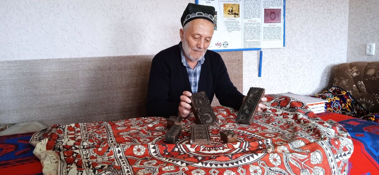 Когда в казане вместо плова - ткань. Как таджикский мастер-читгар сохранил это древнее ремесло