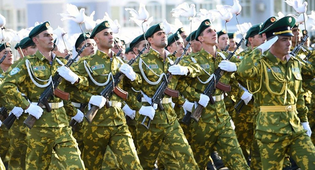 Вазорати маориф: Имсол беш аз 2 ҳазор донишҷӯй ихтиёрӣ ба артиш рафтанд