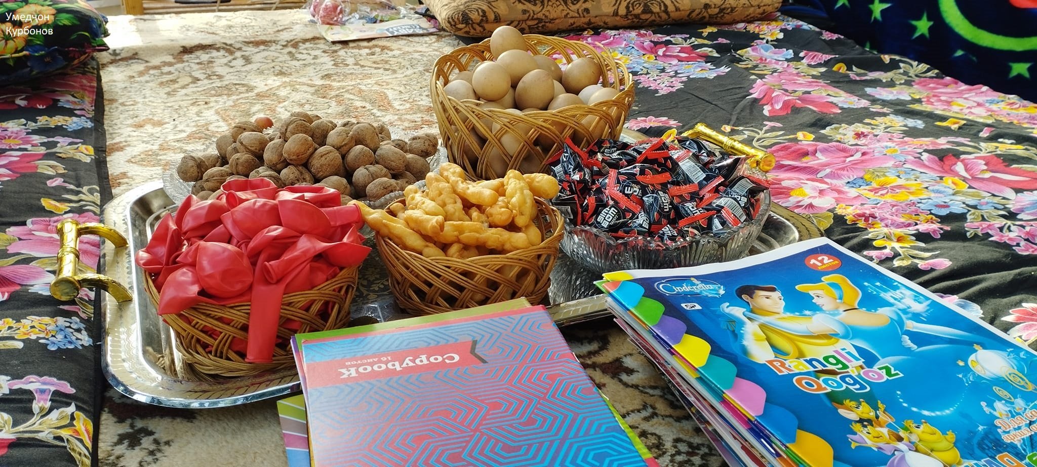 Книжка вместо сладости. На идгардак детям в Таджикистане дарили книги