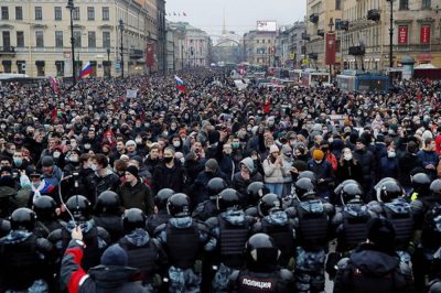 Дар фурудгоҳҳо, вокзалҳо, бандарҳо, дар ҳудуди мактабҳо, донишгоҳҳо, беморхонаҳо ва калисоҳо баргузории гирдиҳамоӣ манъ аст.