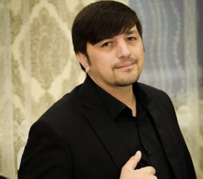 Синои Рустамзодро 100 ҳазор сомонӣ ҷарима ва аз толори суд озод намуданд. 