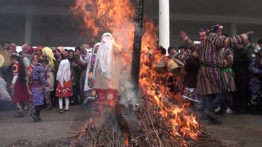 Оташафрӯзӣ ба муносибати ҷашни Сада дар н. Восеъ