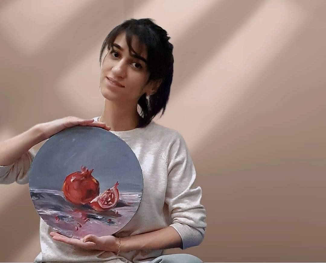 Лола Умарова