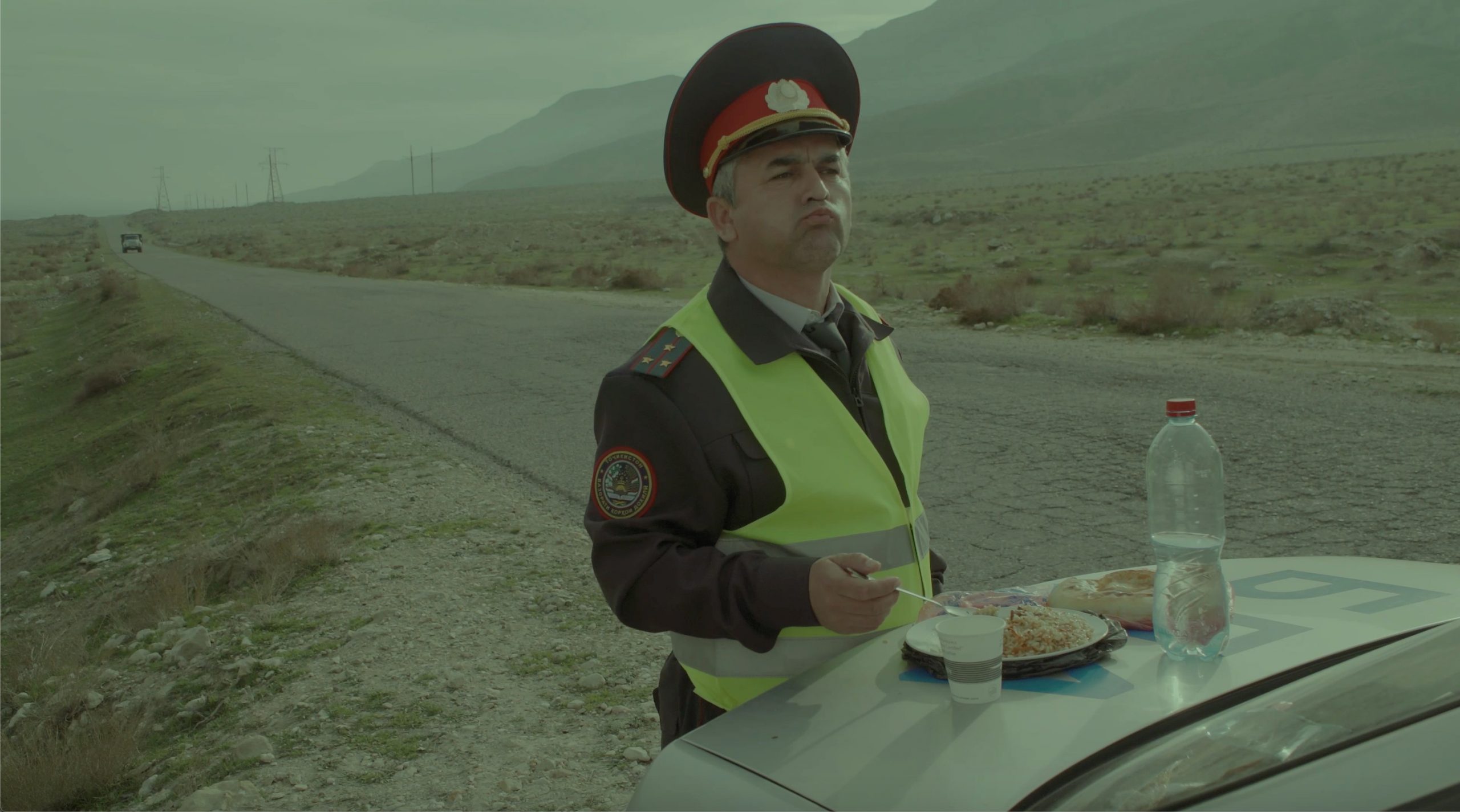 Сотрудник ГАИ в фильме "Обуза"