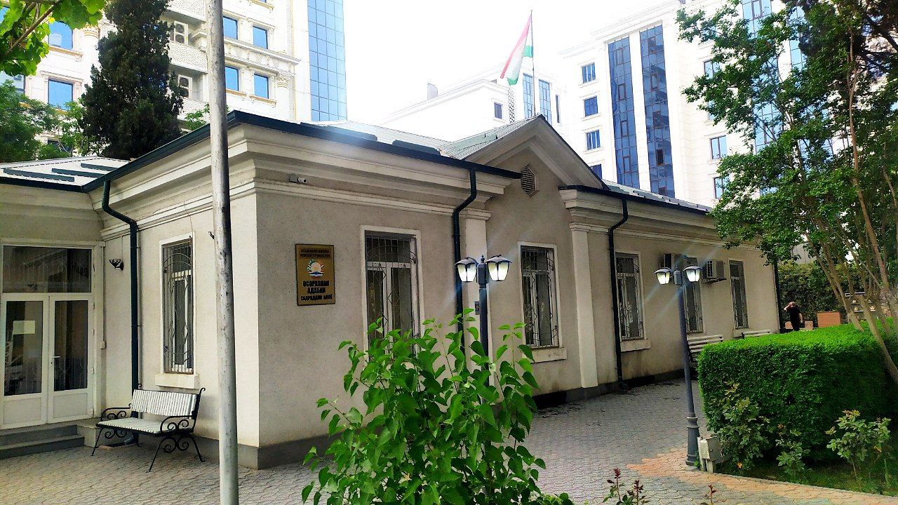 Ёдгориҳо, нишонаҳои 75 зарб ва осори то рӯзи марг. Тамошои қадамҷои охирини Айнӣ