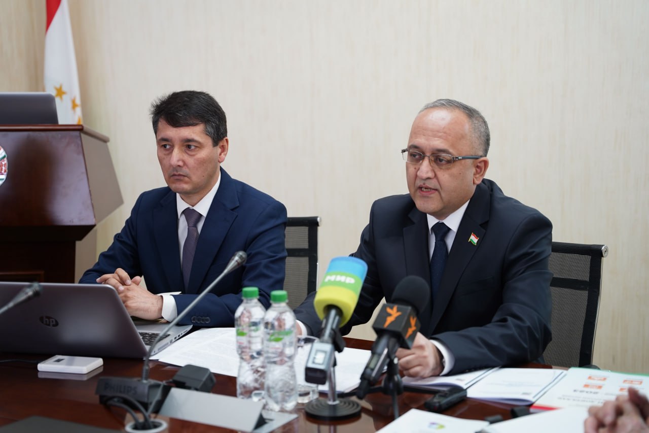 Директори Маркази миллии тестии назди президенти Тоҷикистон
