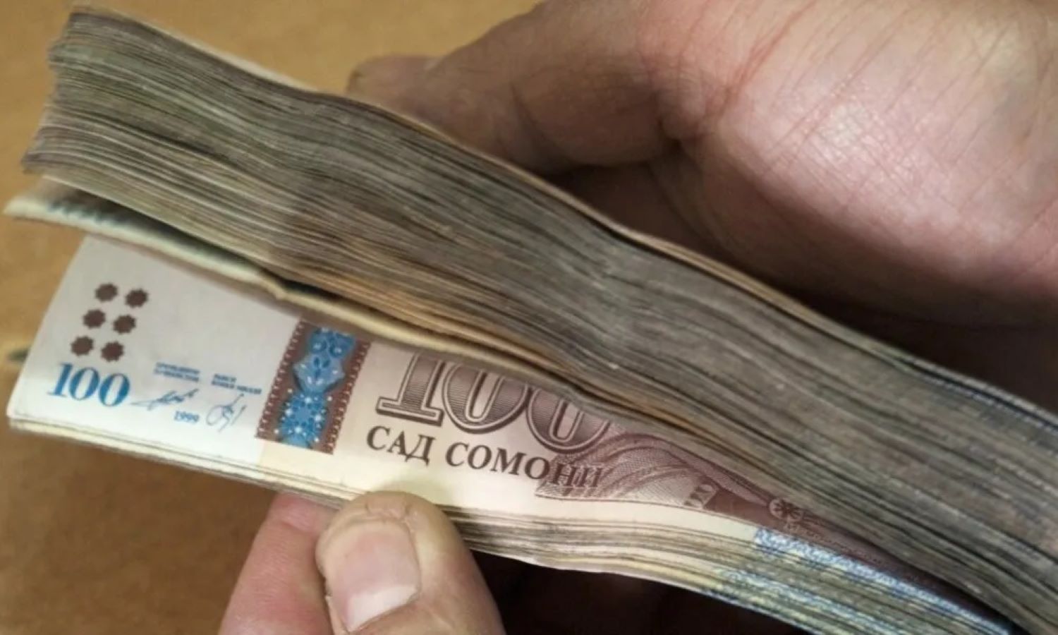 Ду шаҳрванди Тоҷикистон ба қаллобӣ барои қитъаҳои замини мавҷуднабуда гумонбар мешаванд