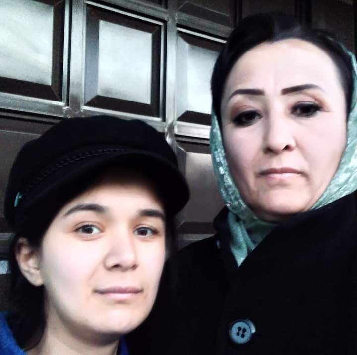 Духтари хурдии зани нонфурӯш