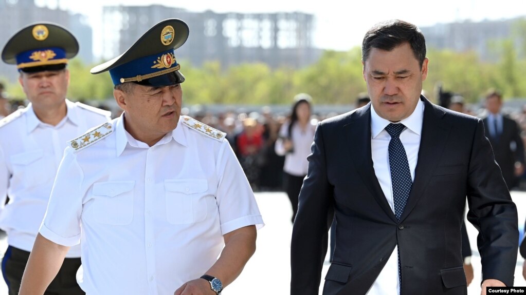 Ҷабборов ба Тошиев барои "баргардонидани заминҳо" унвони қаҳрамонӣ додааст