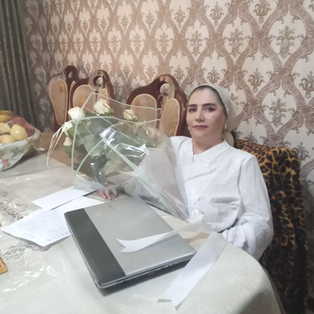 Зани маъюб, ки шеър менависад