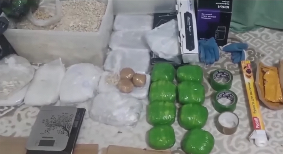 Боздошти аъзоёни гурӯҳе, ки ба Русия беш аз 1,5 тонна маводи нашъадор интиқол додаанд