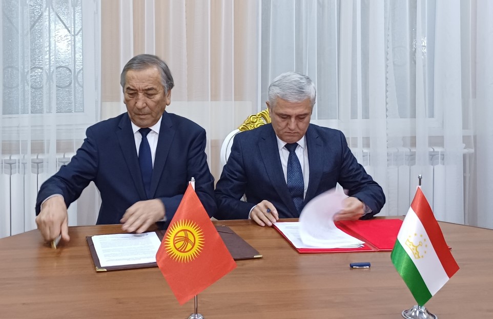 Мувофиқаи беш аз 24 км марзи Тоҷикистону Қирғизистон