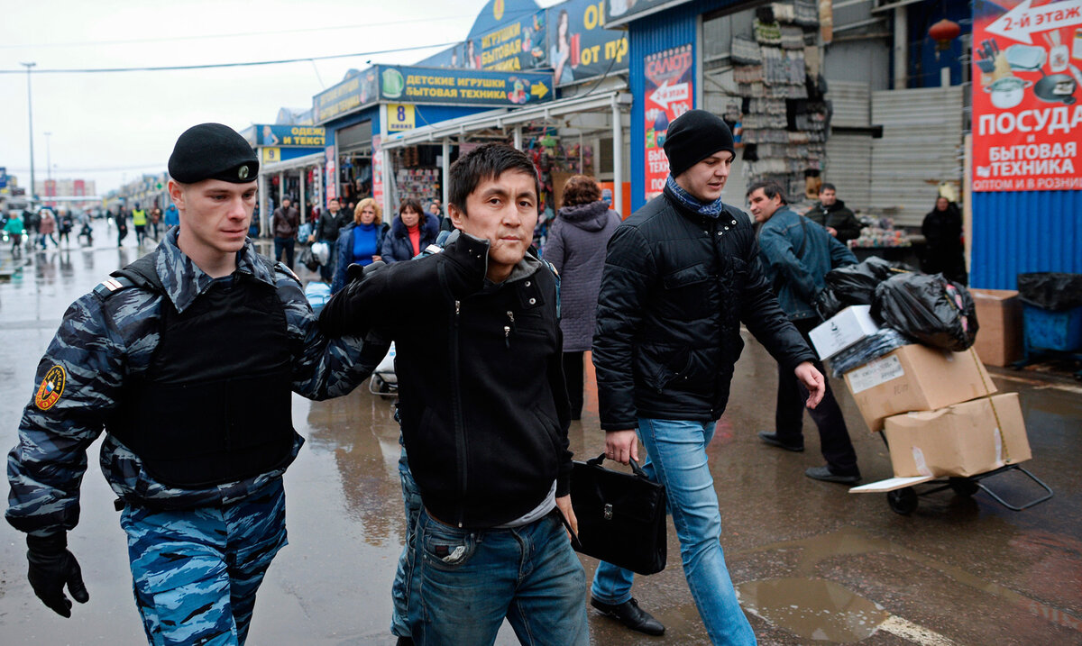 «Таджики не козлы отпущения для россиян». Сегодня в России все структуры заточены под то, чтобы дискриминировать мигрантов