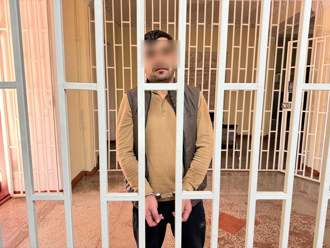 Марде ба 42 нафар билети қалбакӣ ба Ҳаҷ сохтааст