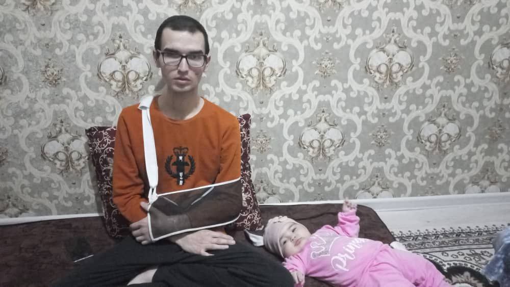"Барои оилаам мубориза мебарам". Ронандаи таксӣ - Зиёвиддин пас аз як соли ҳамла дар Душанбе чӣ гуна зиндагӣ мекунад