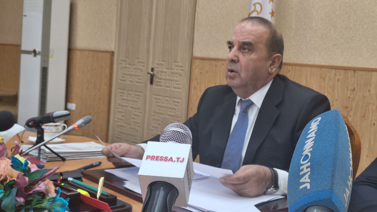 “Аз аввал ифшо намекардем”. Директори Агентии омор гуфт, пули муҳоҷиронро Бонки миллӣ ҳисоб мекунад
