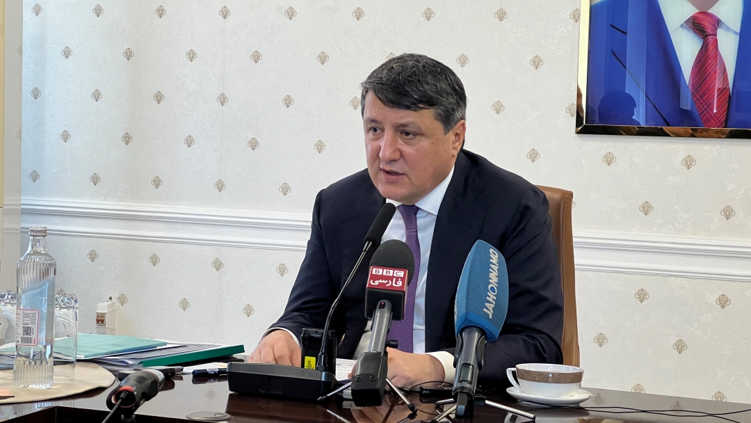 Шералӣ Кабир гуфт, ғанисозии хӯрокворӣ зери назорат гирифта мешавад